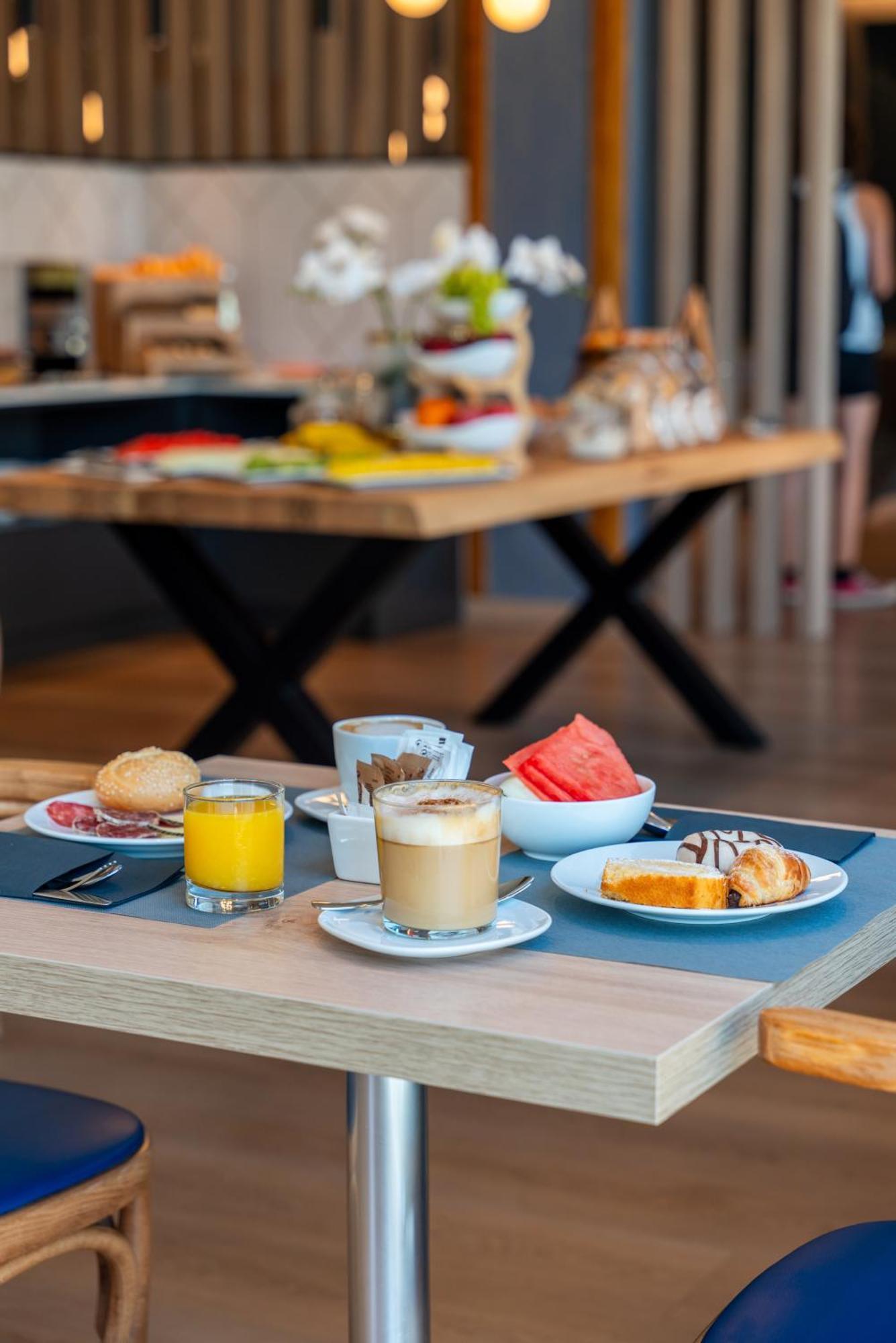 Hotel J. Balmes Vic Εξωτερικό φωτογραφία