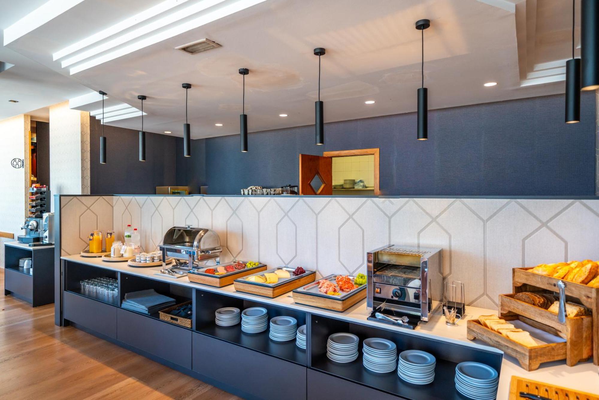 Hotel J. Balmes Vic Εξωτερικό φωτογραφία