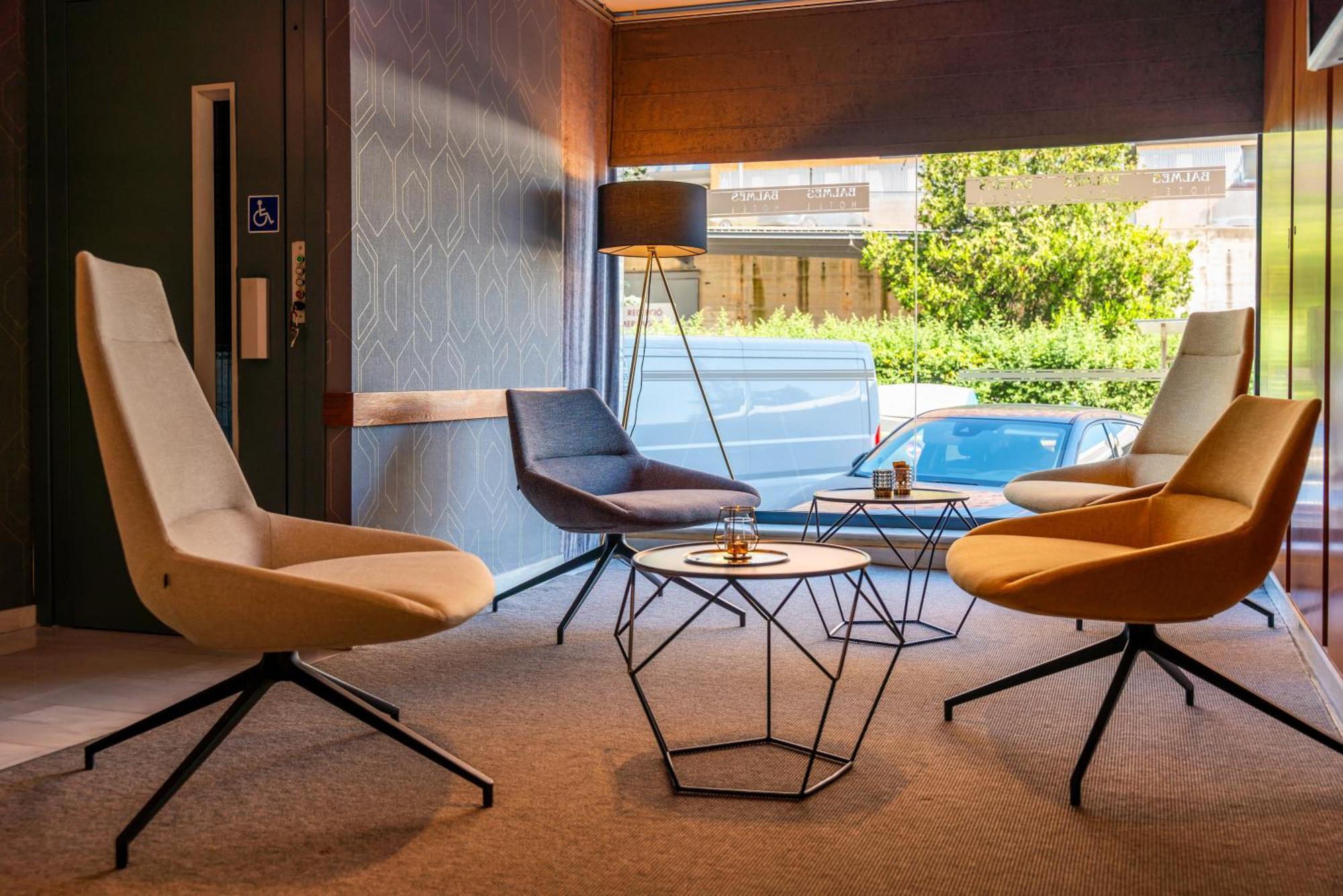 Hotel J. Balmes Vic Εξωτερικό φωτογραφία