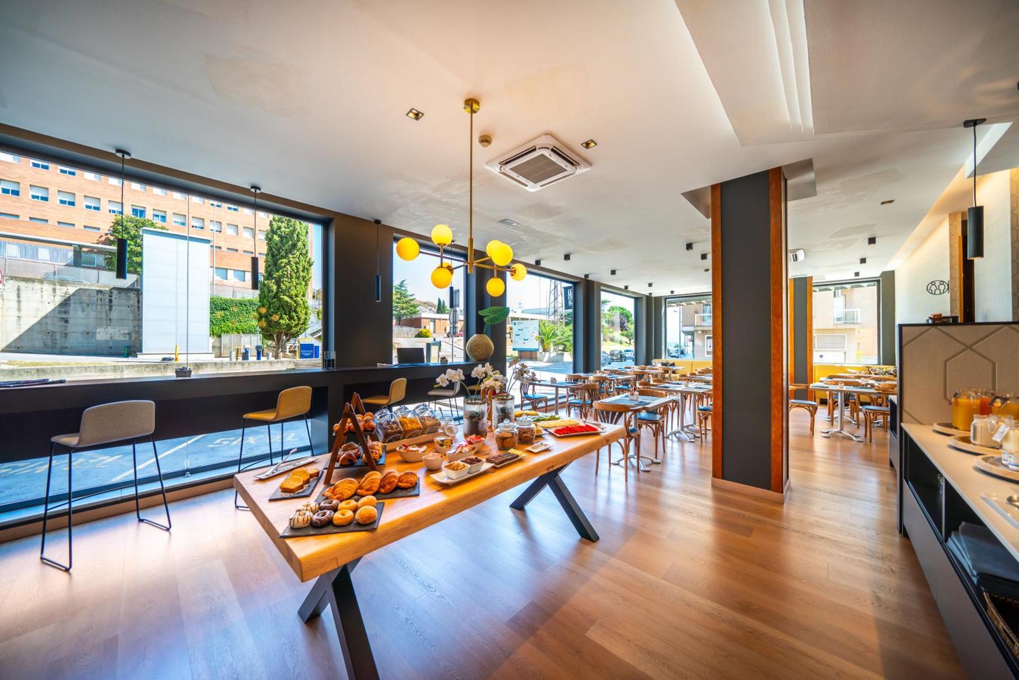 Hotel J. Balmes Vic Εξωτερικό φωτογραφία
