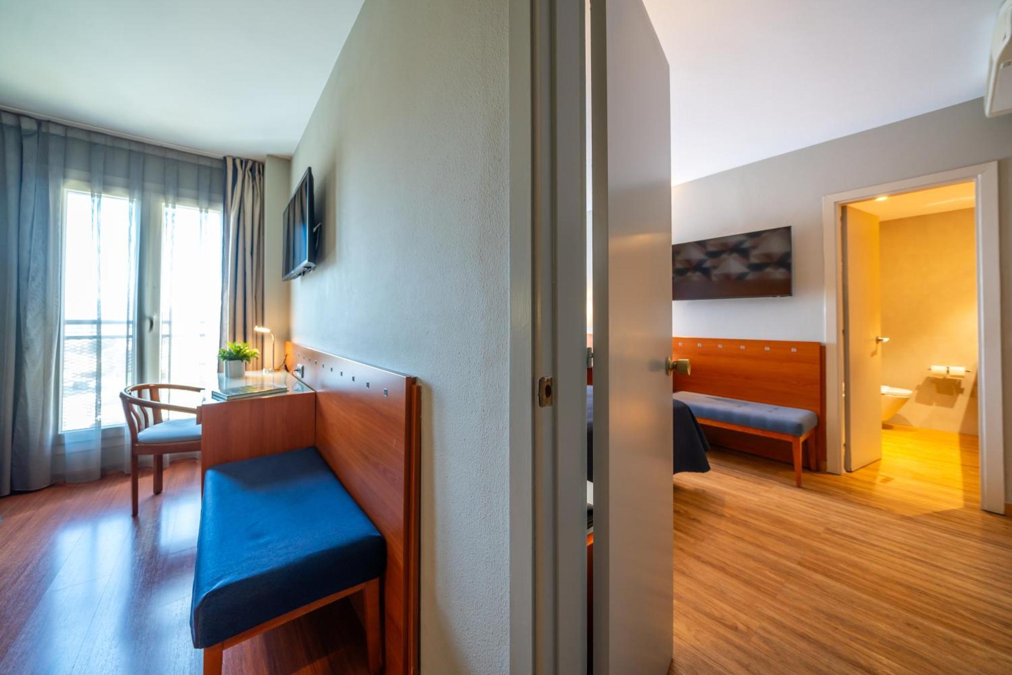 Hotel J. Balmes Vic Εξωτερικό φωτογραφία