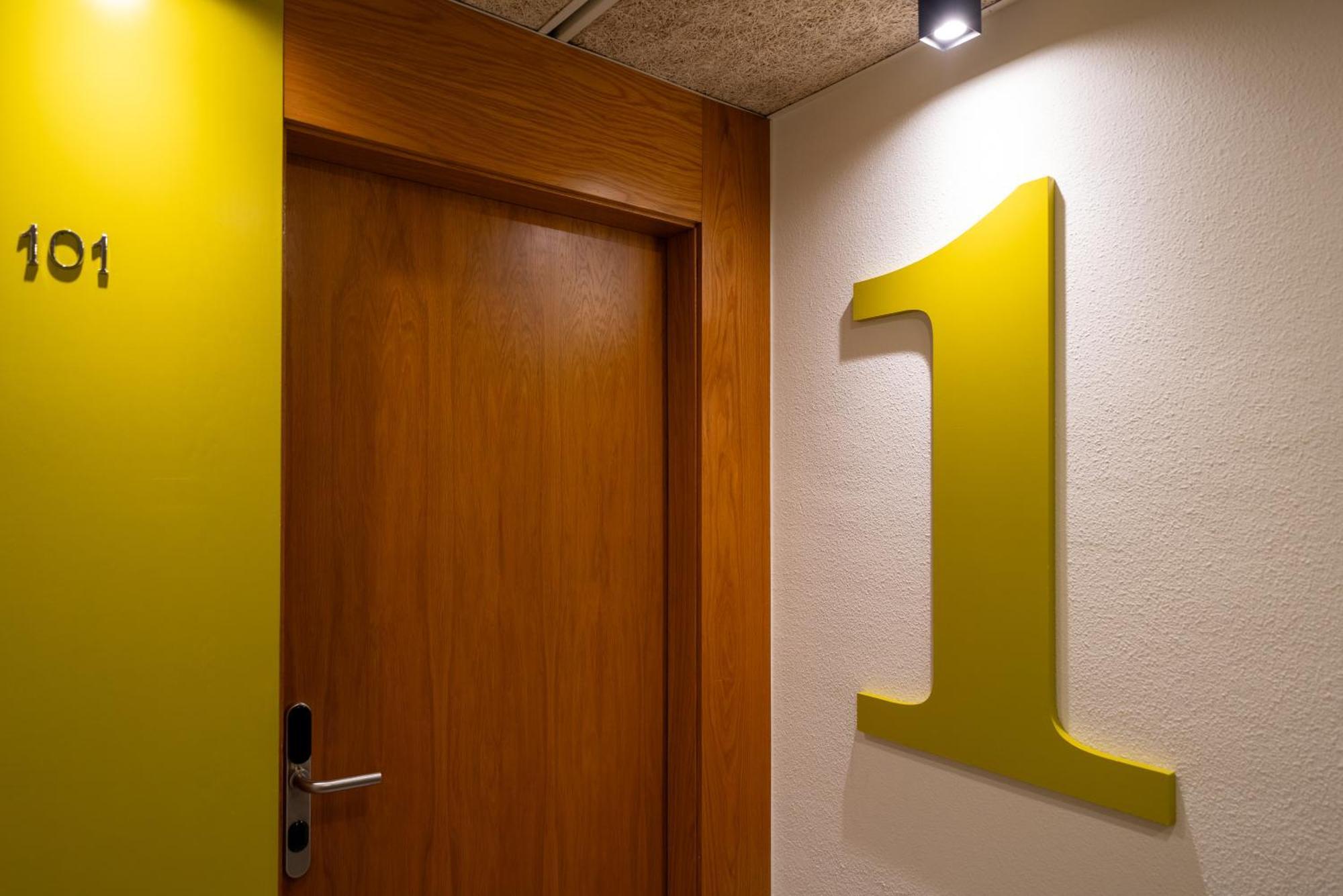 Hotel J. Balmes Vic Εξωτερικό φωτογραφία