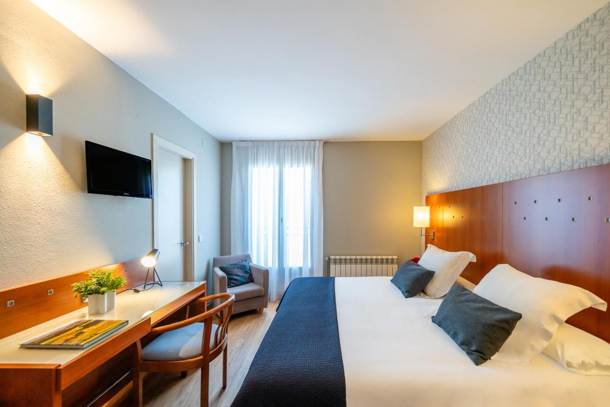 Hotel J. Balmes Vic Εξωτερικό φωτογραφία