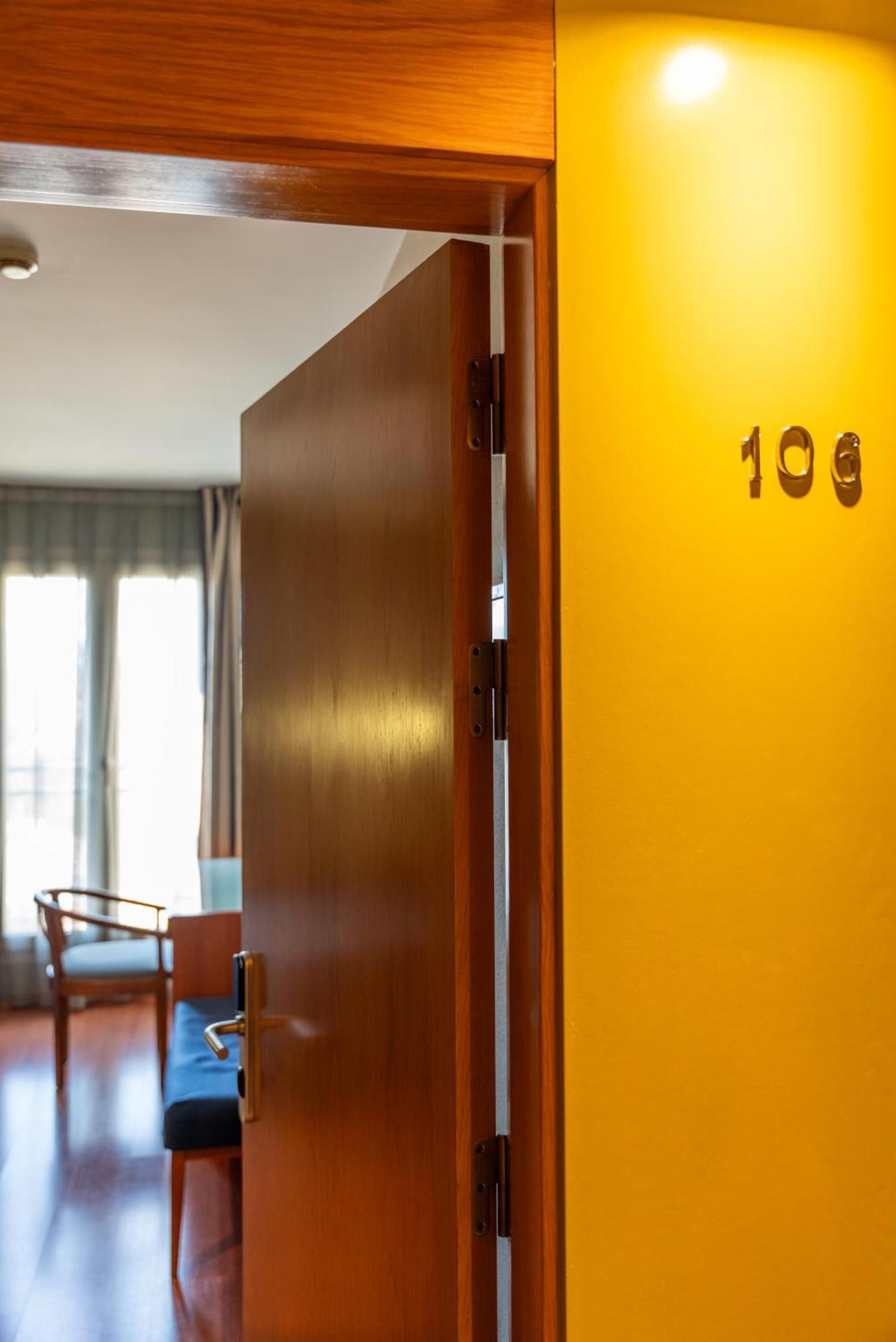 Hotel J. Balmes Vic Εξωτερικό φωτογραφία