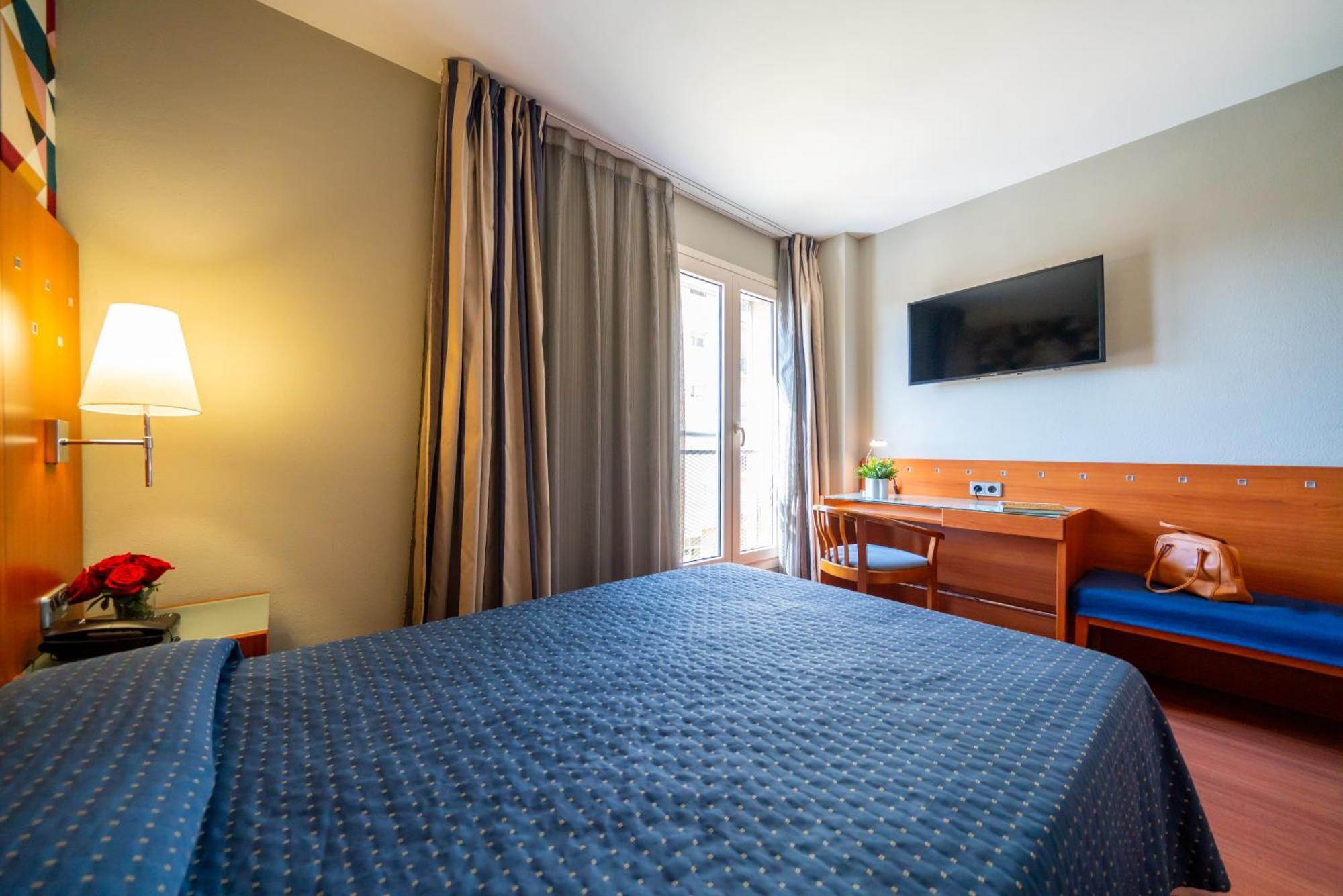 Hotel J. Balmes Vic Εξωτερικό φωτογραφία