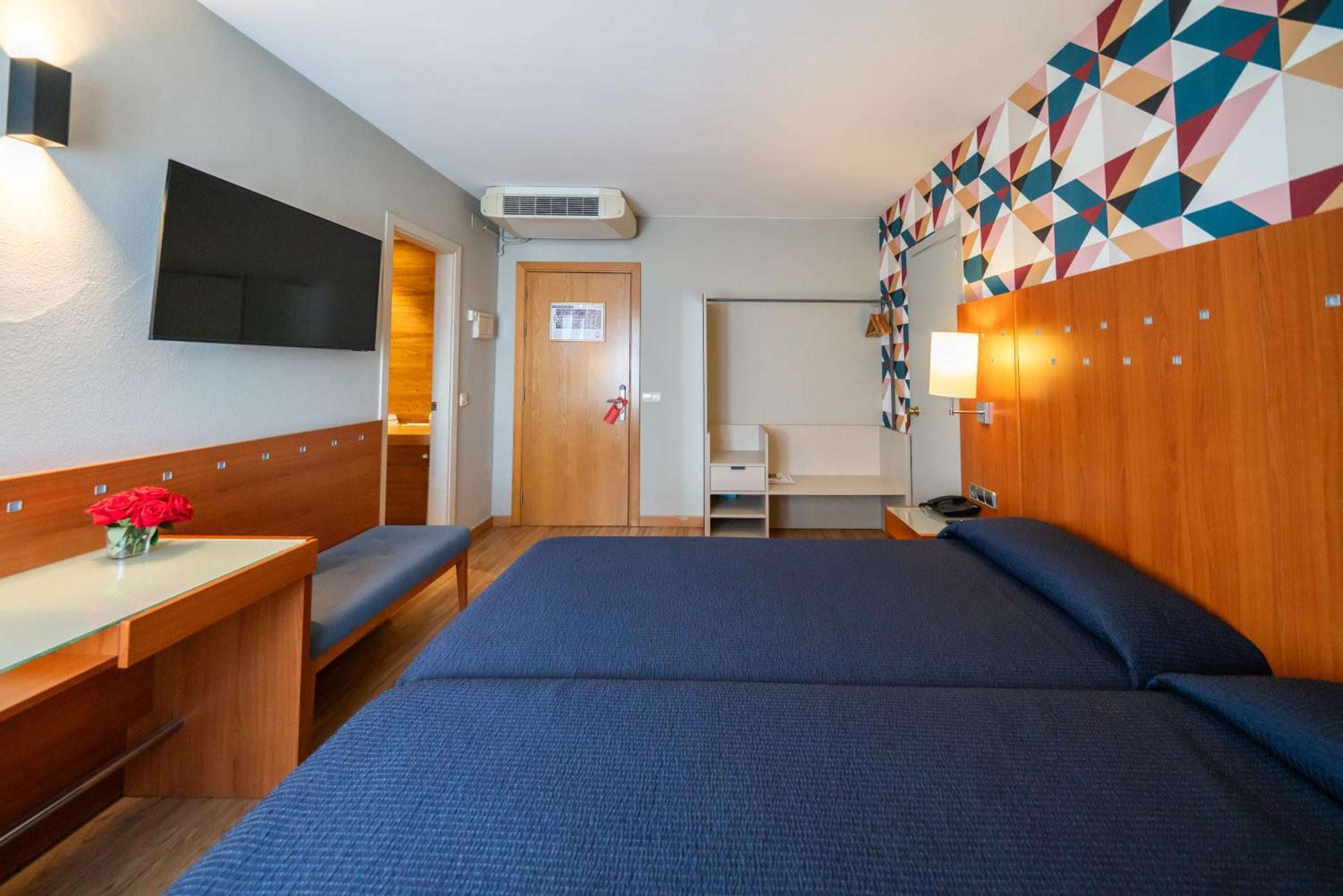 Hotel J. Balmes Vic Εξωτερικό φωτογραφία