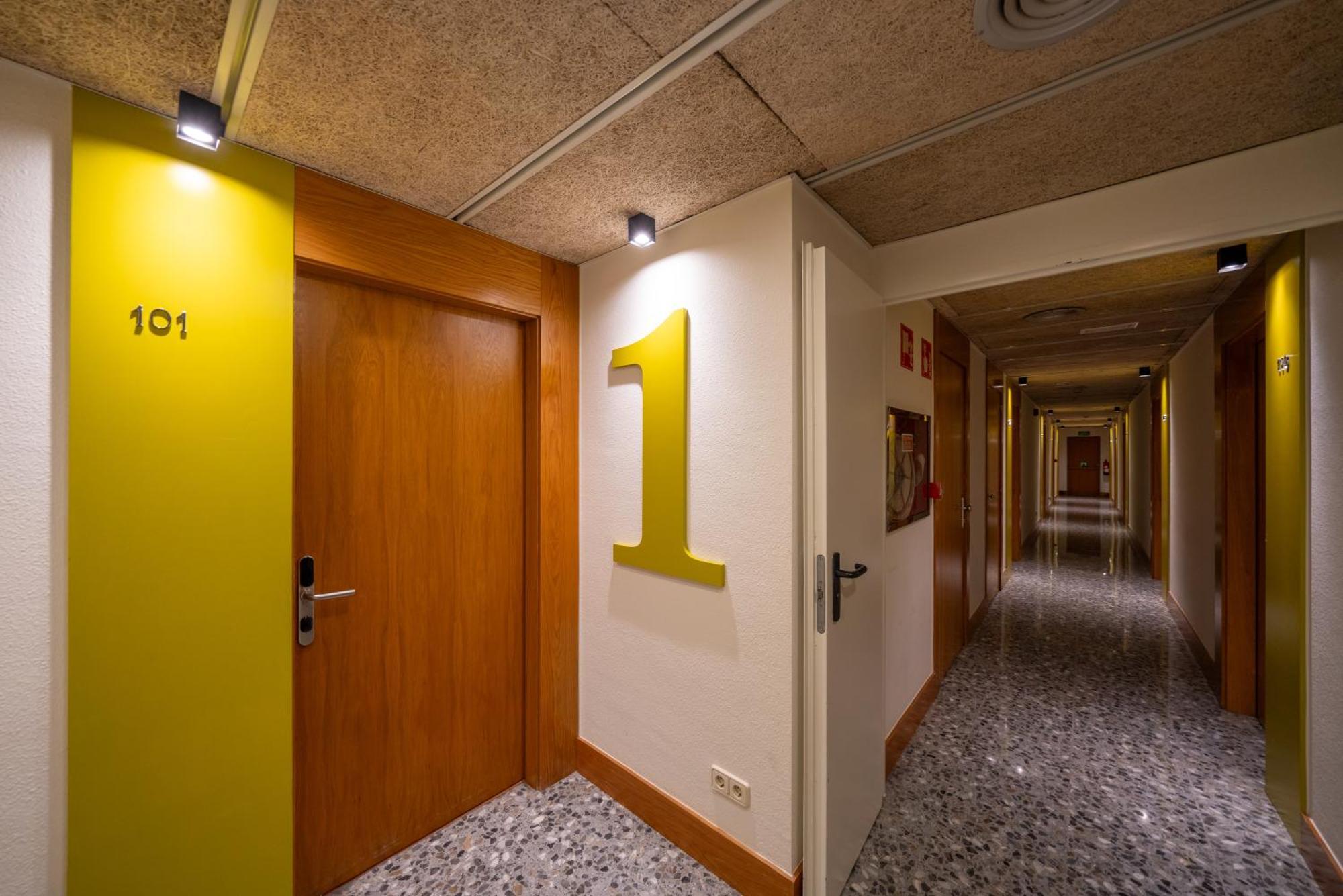 Hotel J. Balmes Vic Εξωτερικό φωτογραφία