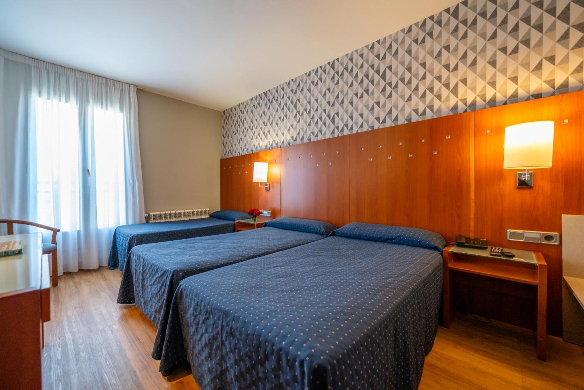 Hotel J. Balmes Vic Εξωτερικό φωτογραφία