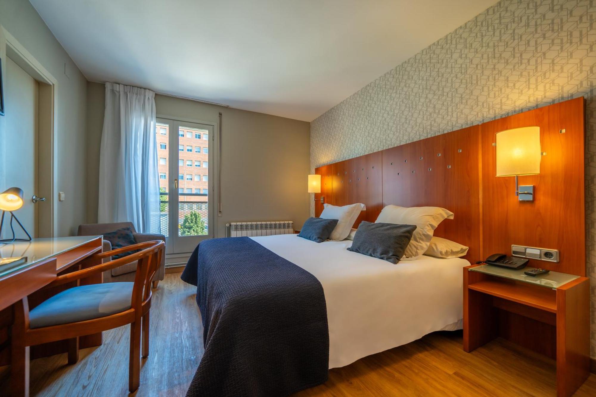 Hotel J. Balmes Vic Εξωτερικό φωτογραφία