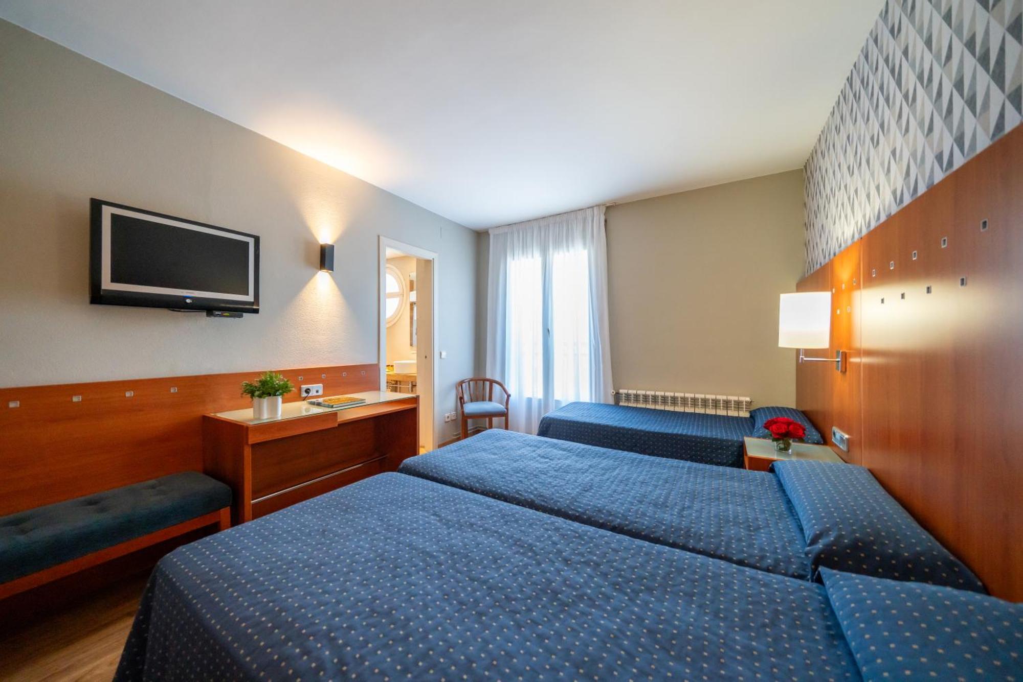 Hotel J. Balmes Vic Εξωτερικό φωτογραφία