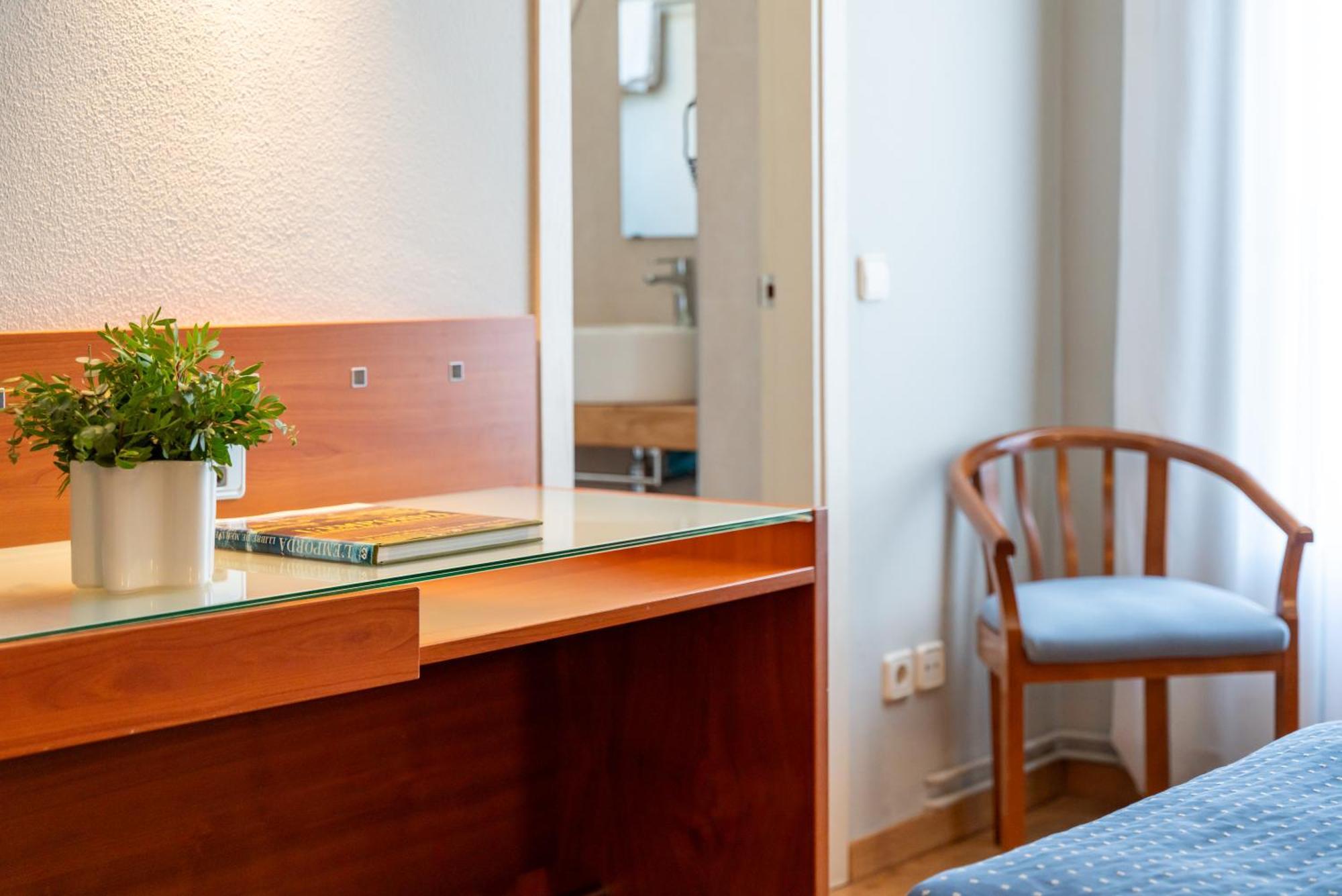 Hotel J. Balmes Vic Εξωτερικό φωτογραφία