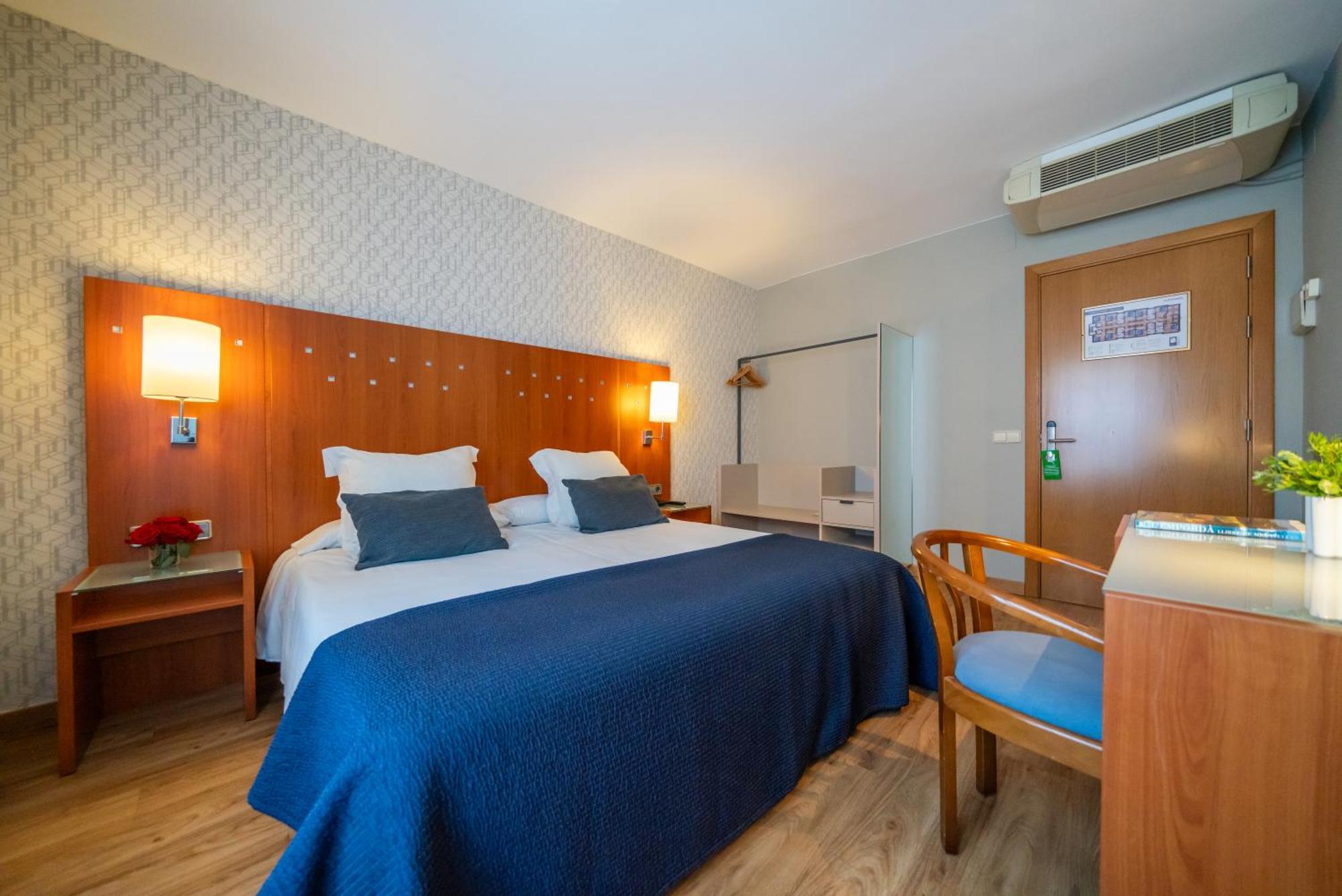 Hotel J. Balmes Vic Εξωτερικό φωτογραφία