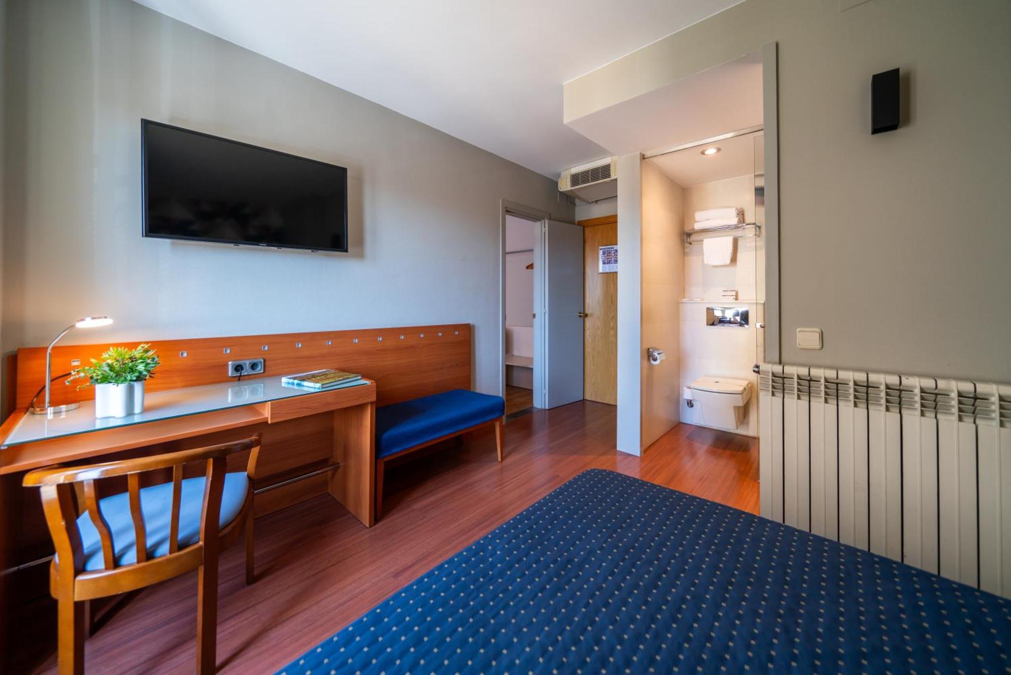 Hotel J. Balmes Vic Εξωτερικό φωτογραφία